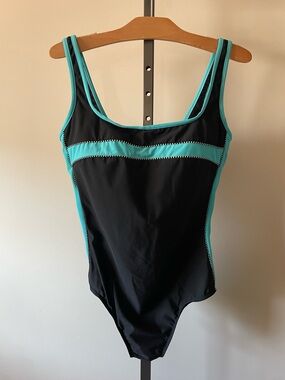 Miraclesuit x Kirkland One Piece Swimsuit Swim Bathing Suit Plus Size 16